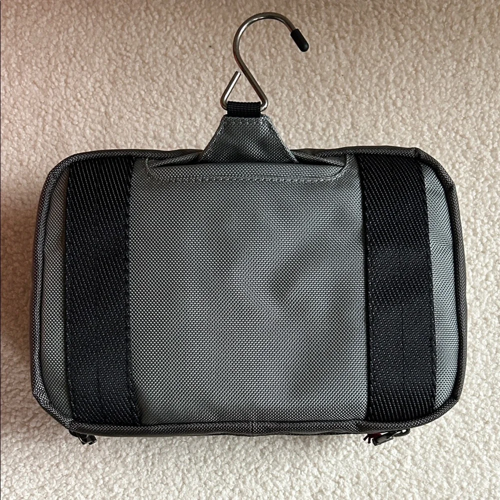 NWT Tumi Gray and Black Men's McGuire kit toiletry Bag